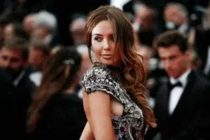 Nabilla et la chirurgie esthétique, la star de télé-réalité Nabilla a récemment fait des déclarations sur la chirurgie esthétique des stars