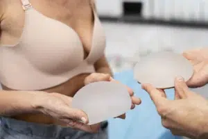 Prothèse mammaire, A propos de l'augmentation seins